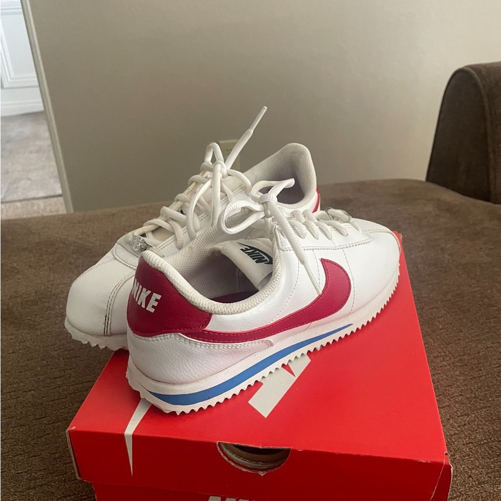 Nike Cortez Basic Leather. Size 5.5Y/ Size 7 in women’s.